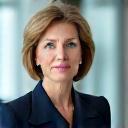 Portrait du Prof. Elena Rossi, Consultante Réglementaire